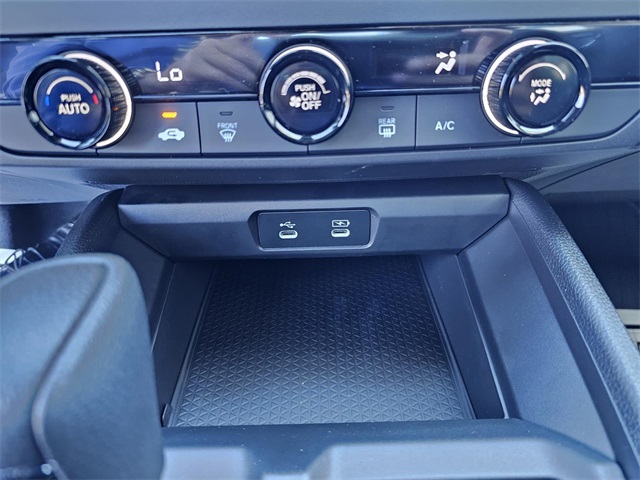 2025 Honda Accord LX photo 17
