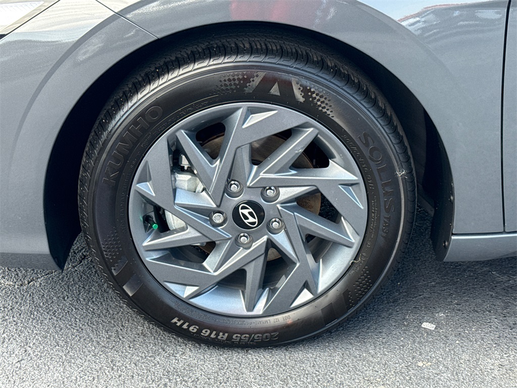 2024 Hyundai Elantra SEL photo 11