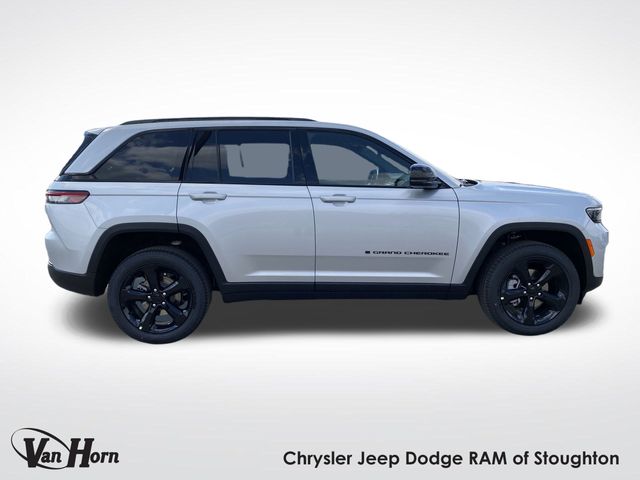 2025 Jeep Grand Cherokee Limited photo 3