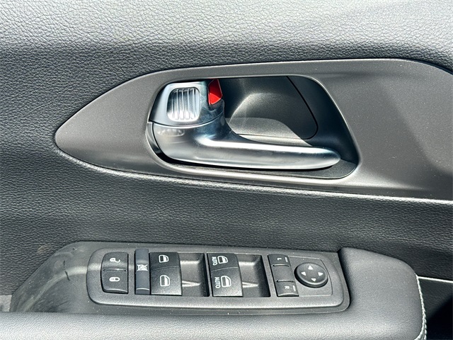 2025 Chrysler Voyager LX photo 16