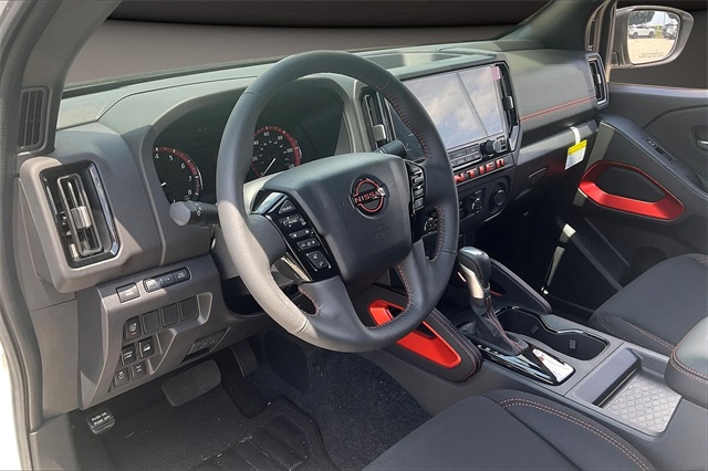 2025 Nissan Frontier PRO-4X photo 7