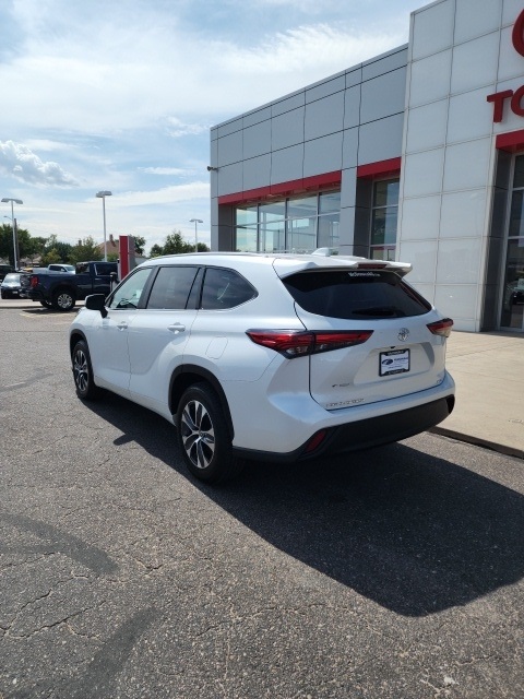 2023 Toyota Highlander XLE photo 3