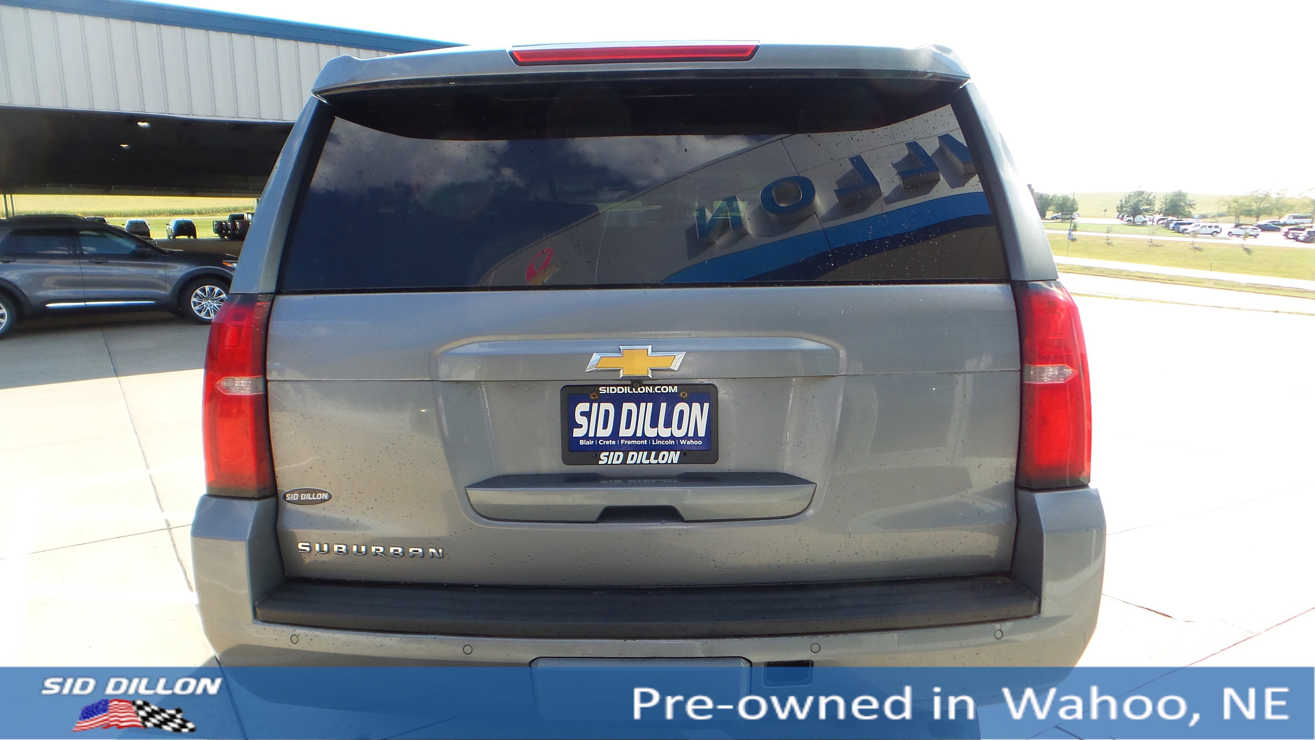 2020 Chevrolet Suburban LT photo 3