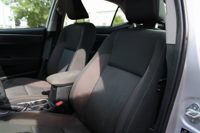 2019 Toyota Corolla LE photo 22