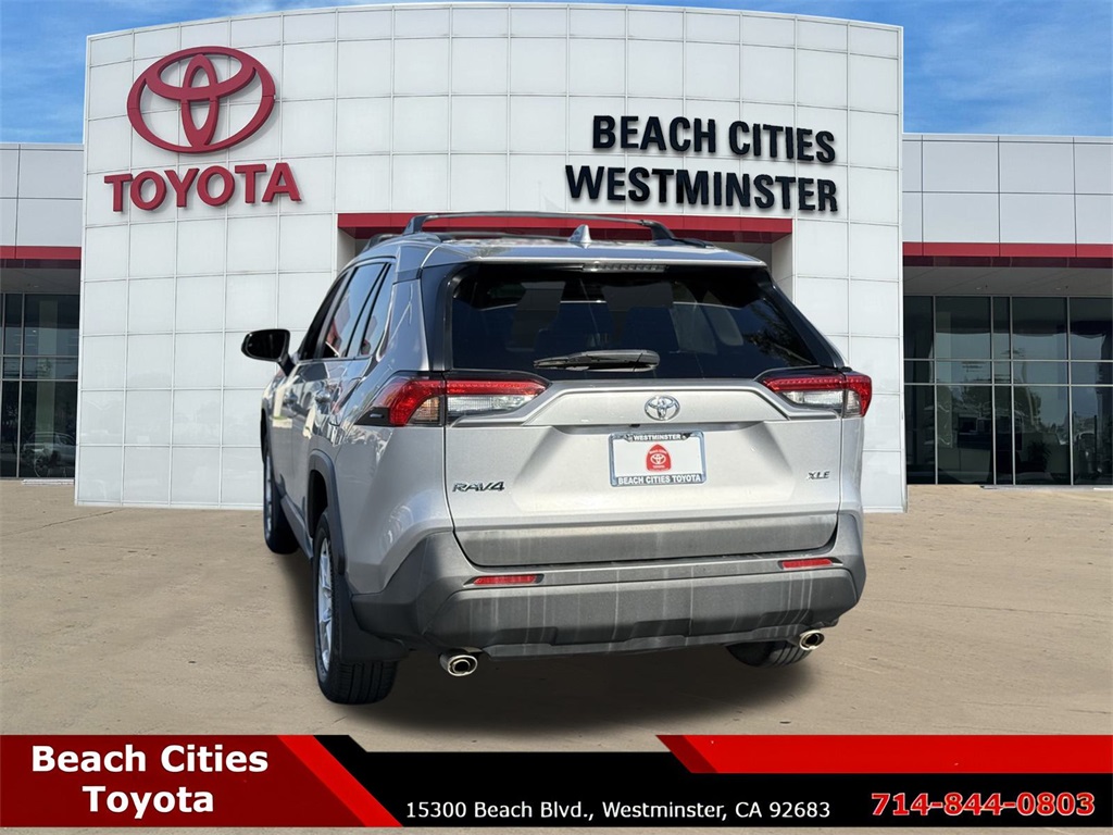 2020 Toyota RAV4 XLE photo 4