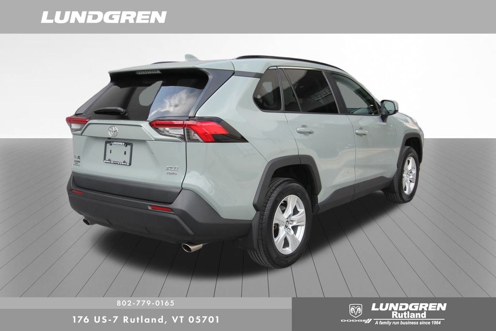 2019 Toyota RAV4 XLE photo 3