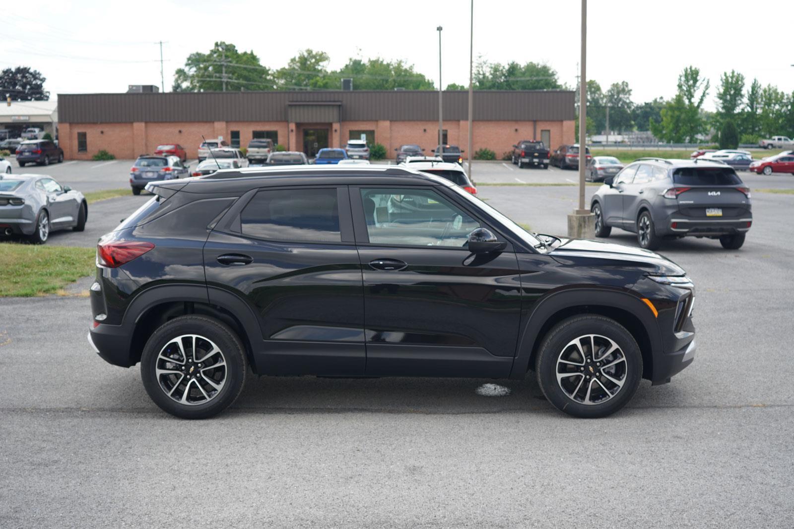 2026 Chevrolet Trailblazer LT photo 2