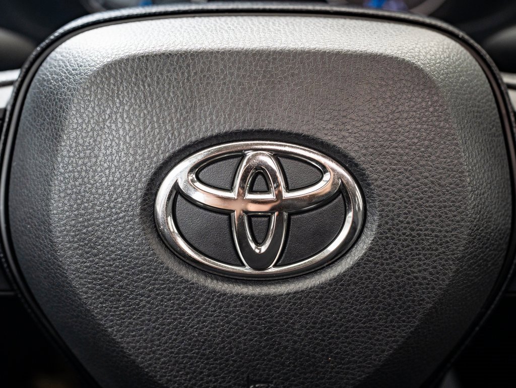 2021 Toyota RAV4 Hybrid XLE photo 27