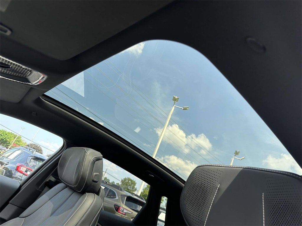 2025 Cadillac Lyriq Luxury photo 17