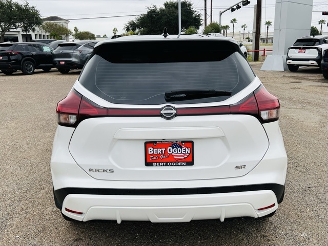 2023 Nissan Kicks SR photo 3