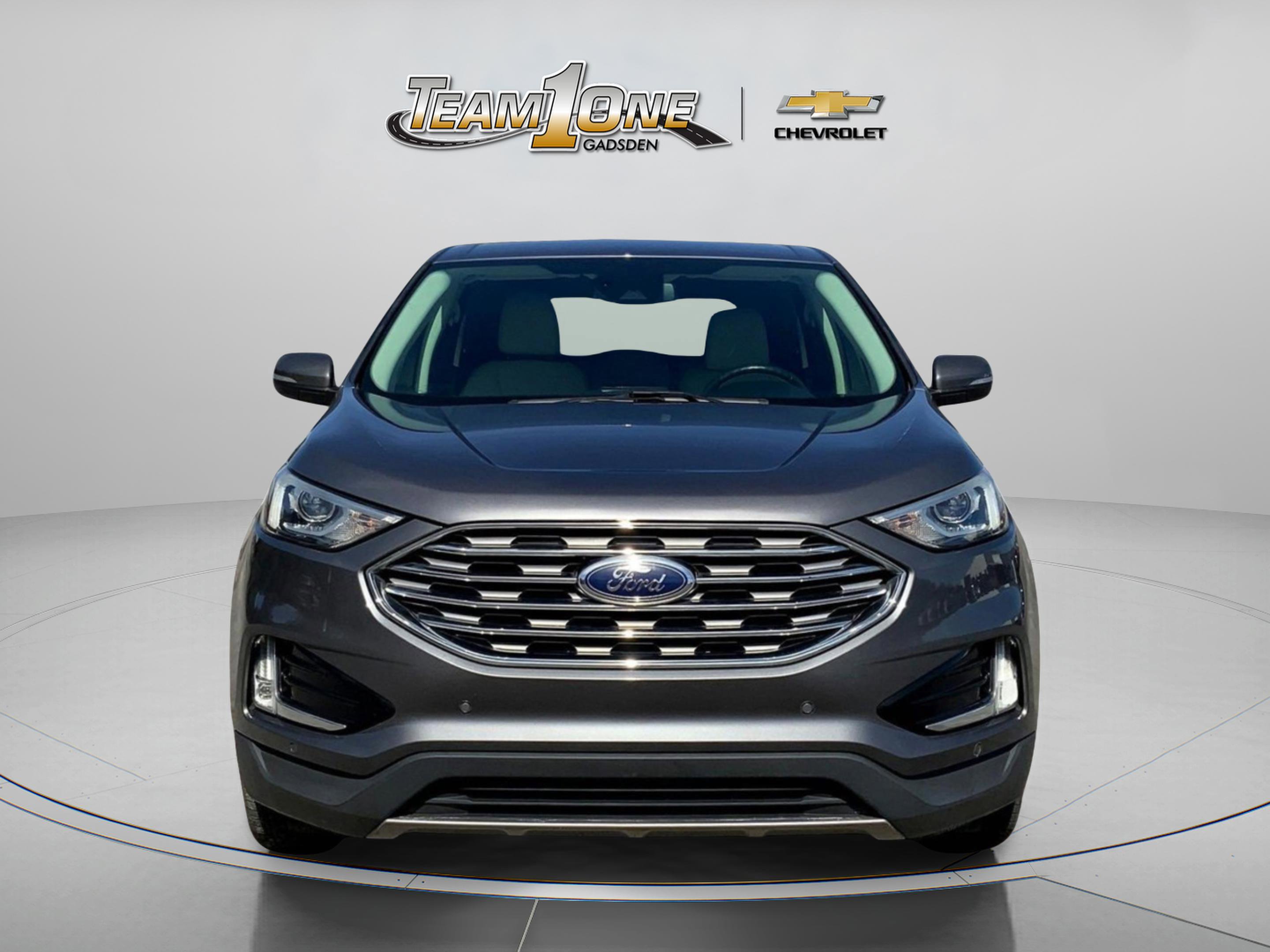 2021 Ford Edge Titanium photo 2