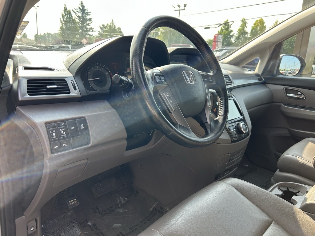 2015 Honda Odyssey Touring photo 13