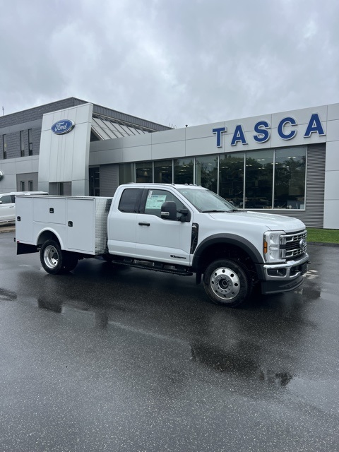 2025 Ford F-450 Super Duty Chassis Cab XLT's photo
