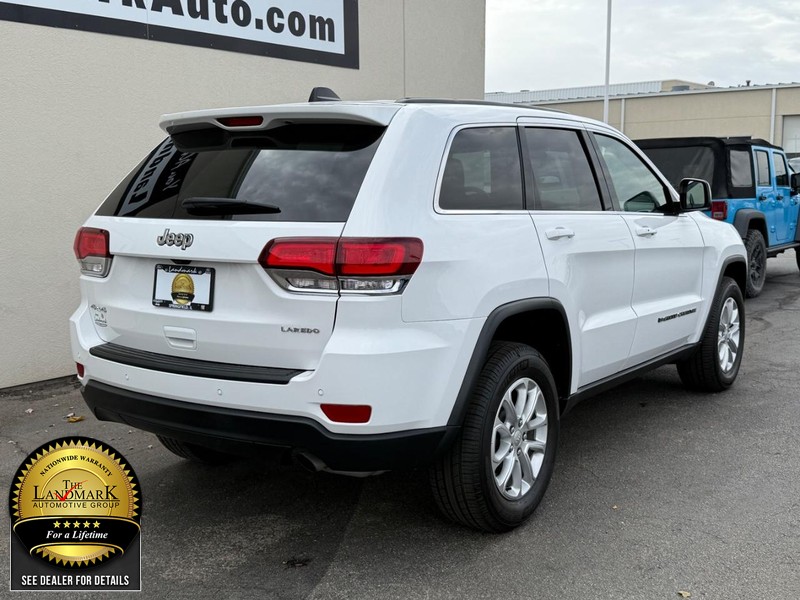 2022 Jeep Cherokee Laredo photo 2