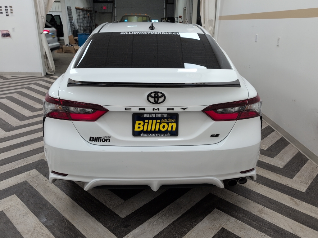 2021 Toyota Camry SE photo 3