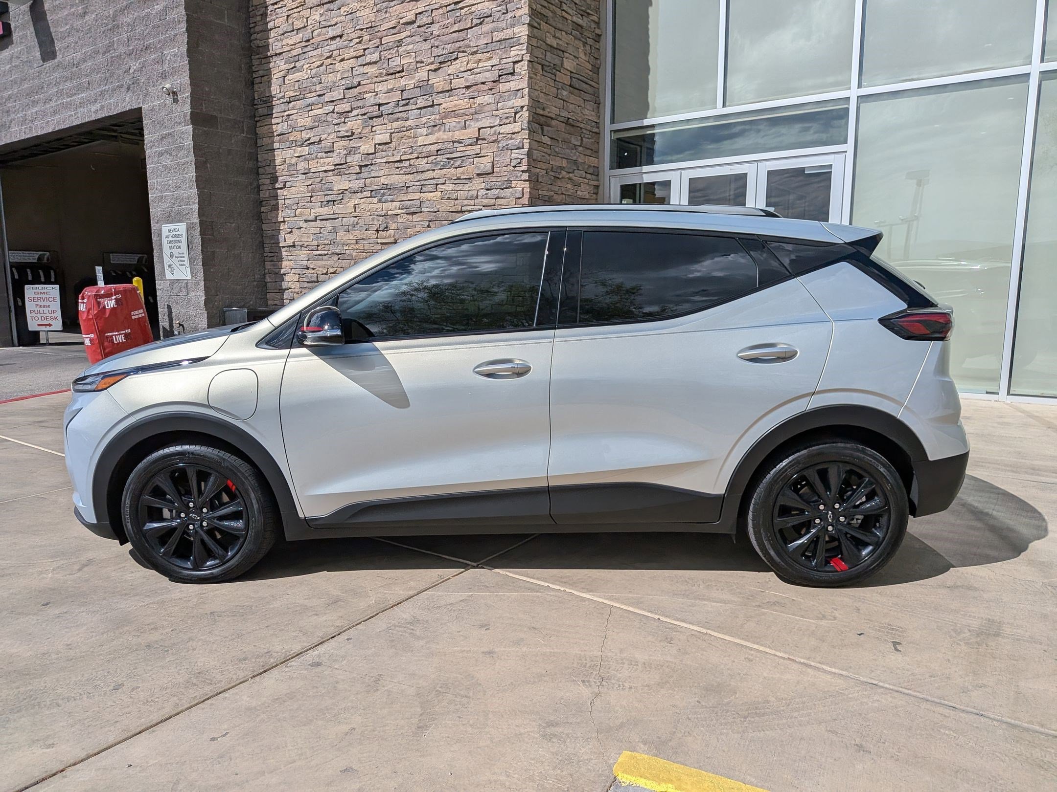 2023 Chevrolet Bolt EUV photo 2