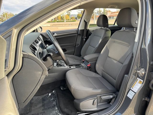 2019 Volkswagen e-Golf SE photo 4
