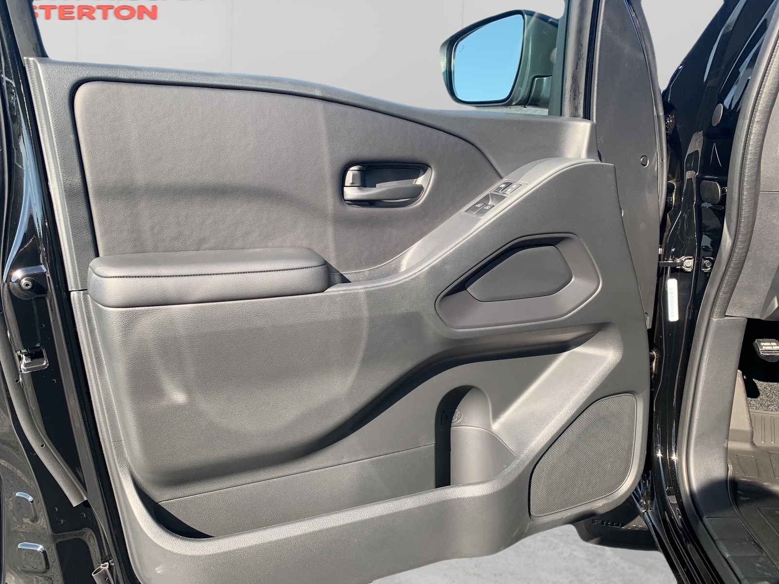 2026 Nissan Frontier King Cab S photo 10