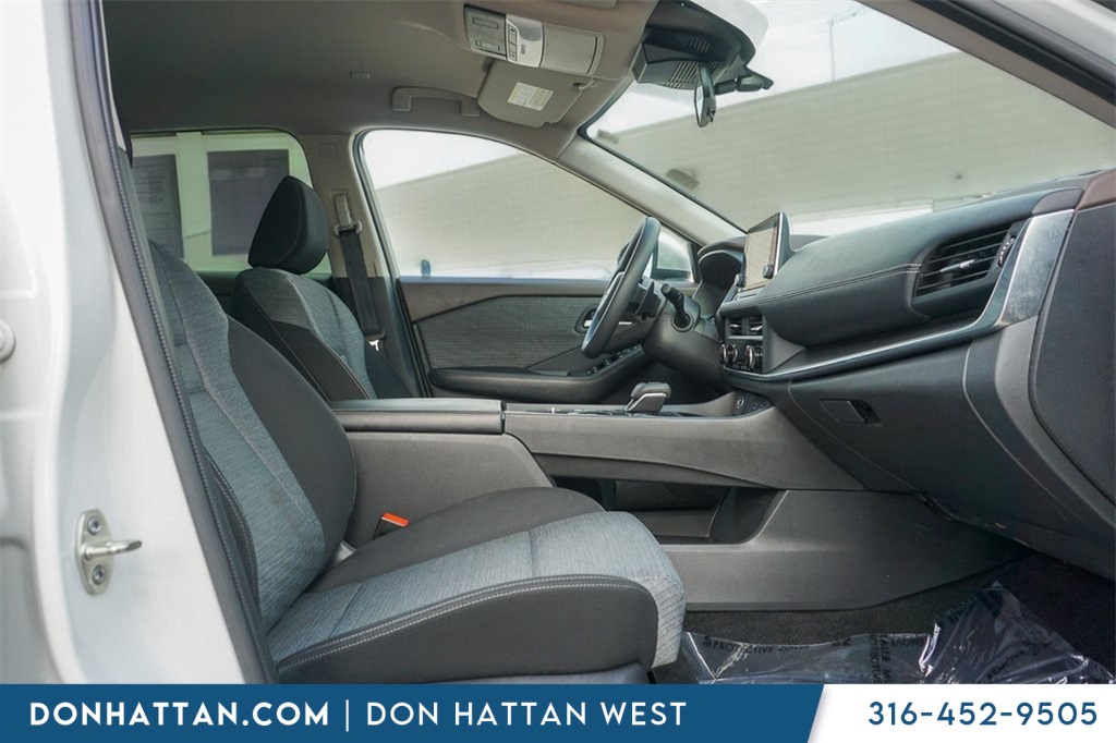 2023 Nissan Rogue SV photo 25
