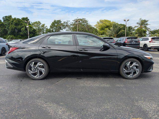 2025 Hyundai Elantra SEL Sport photo 4