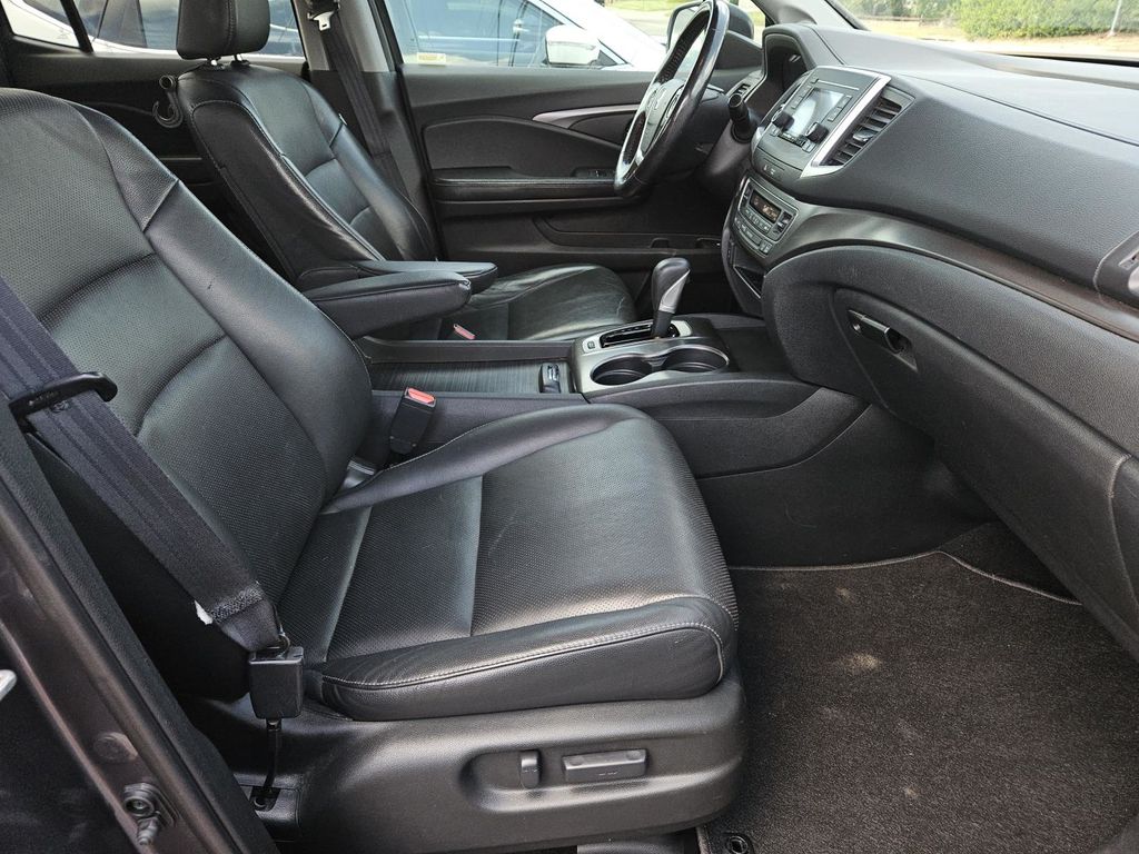 2017 Honda Ridgeline RTL photo 23