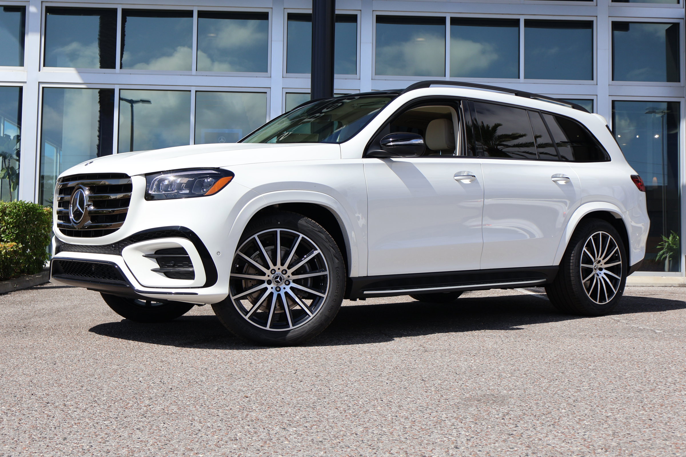 2026 Mercedes Benz GLS 450 4MATIC photo 2