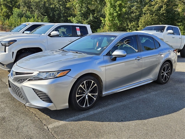 2018 Toyota Camry SE photo 3