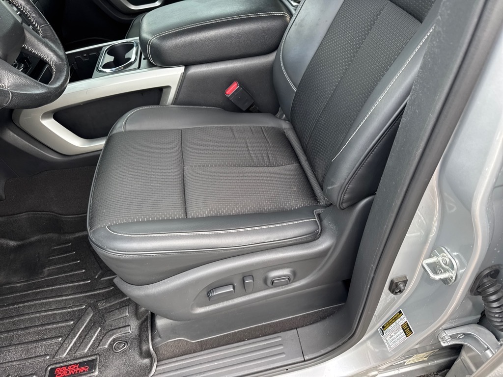 2019 Nissan Titan PRO-4X Crew Cab photo 10
