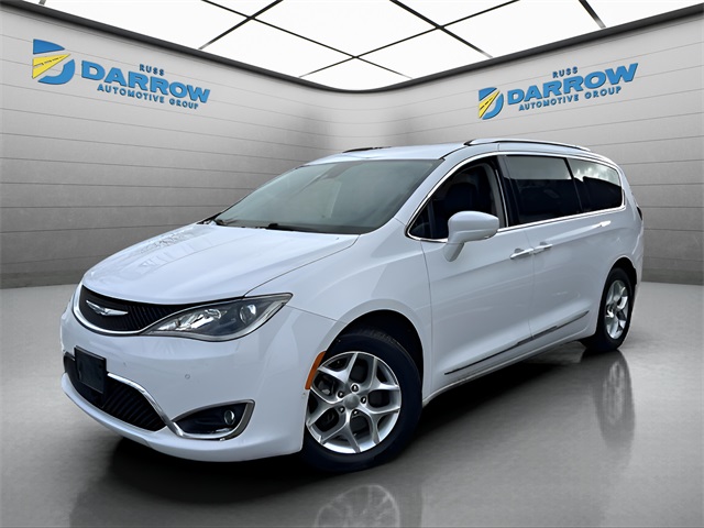 2017 Chrysler Pacifica Touring-L Plus's photo