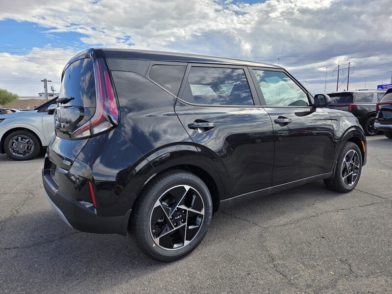 2025 Kia Soul EX photo 3