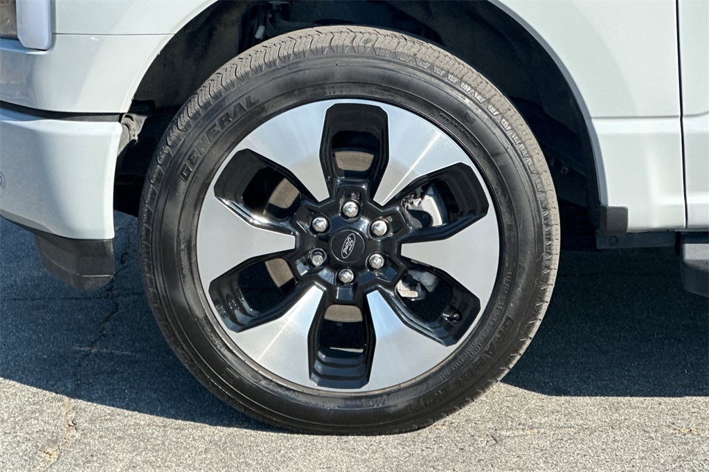 2024 Ford F-150 Lightning Platinum photo 23