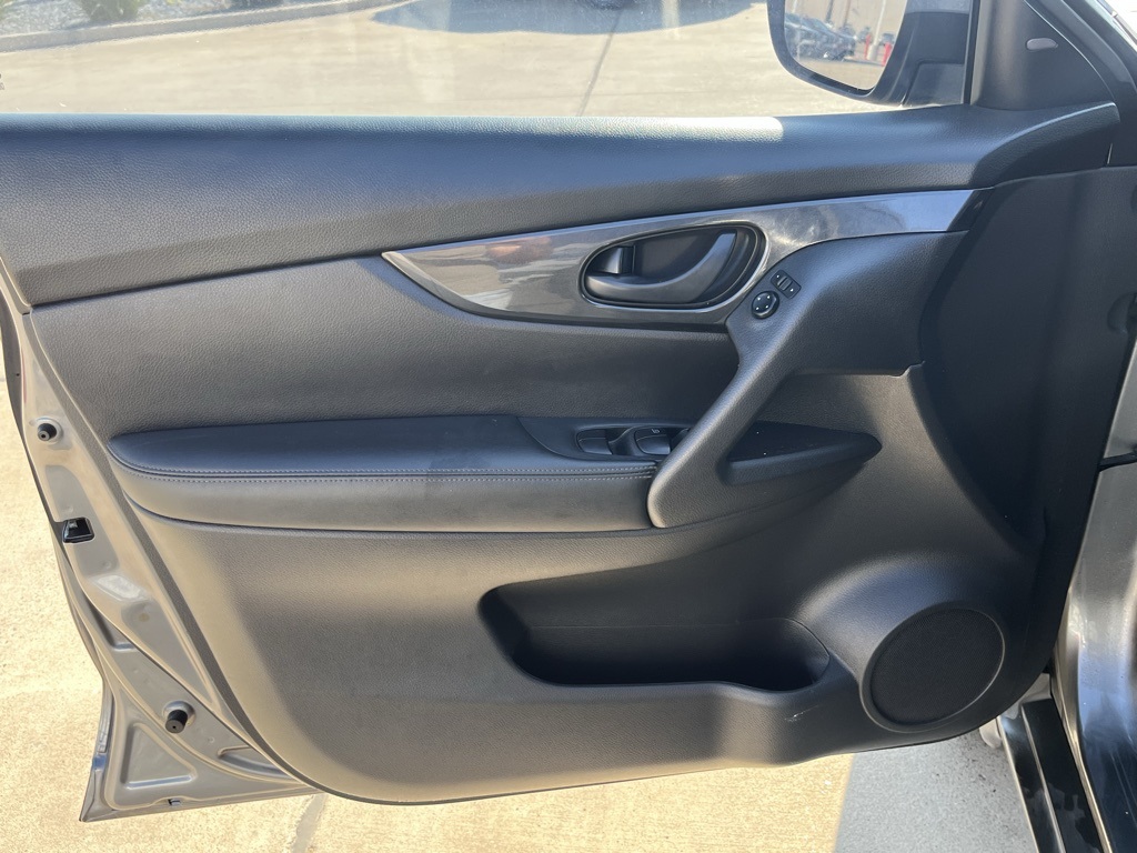 2019 Nissan Rogue S photo 13
