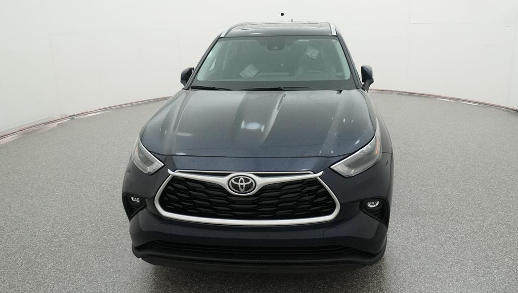 2022 Toyota Highlander XLE photo 2