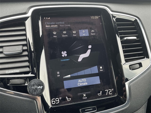 2016 Volvo XC90 T6 Momentum photo 26