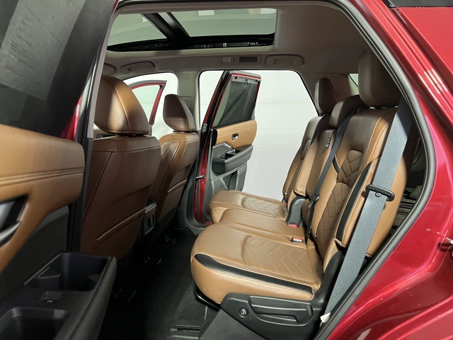 2022 Nissan Pathfinder Platinum photo 22