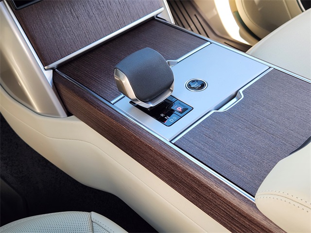 2025 Land Rover Range Rover SE photo 19