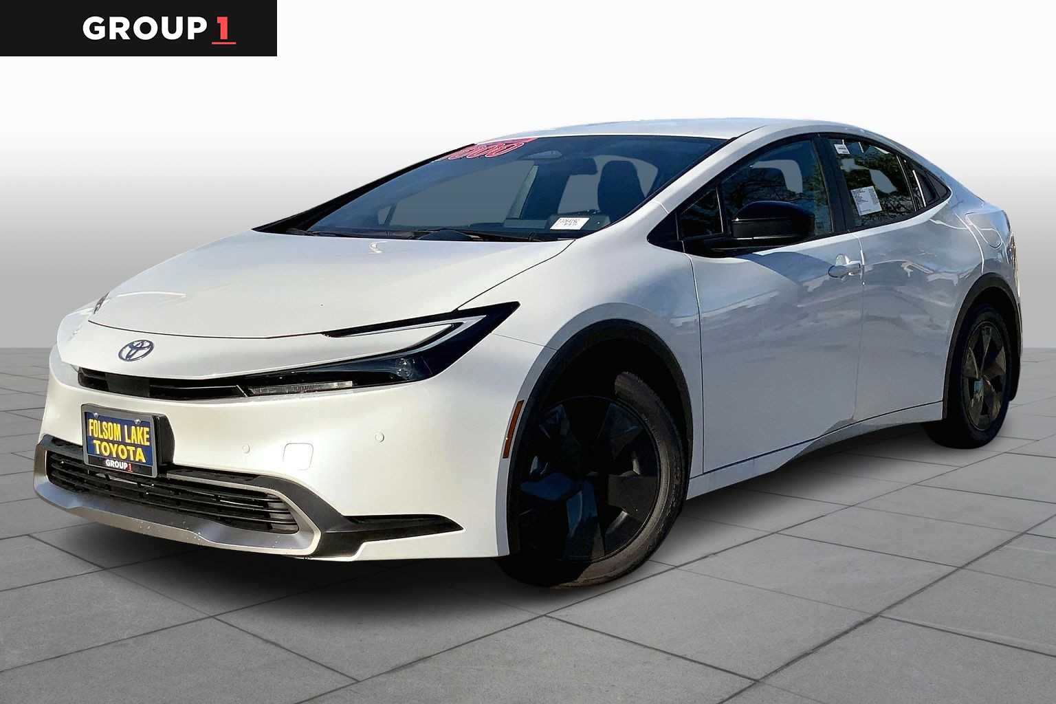 2026 Toyota Prius SE's photo