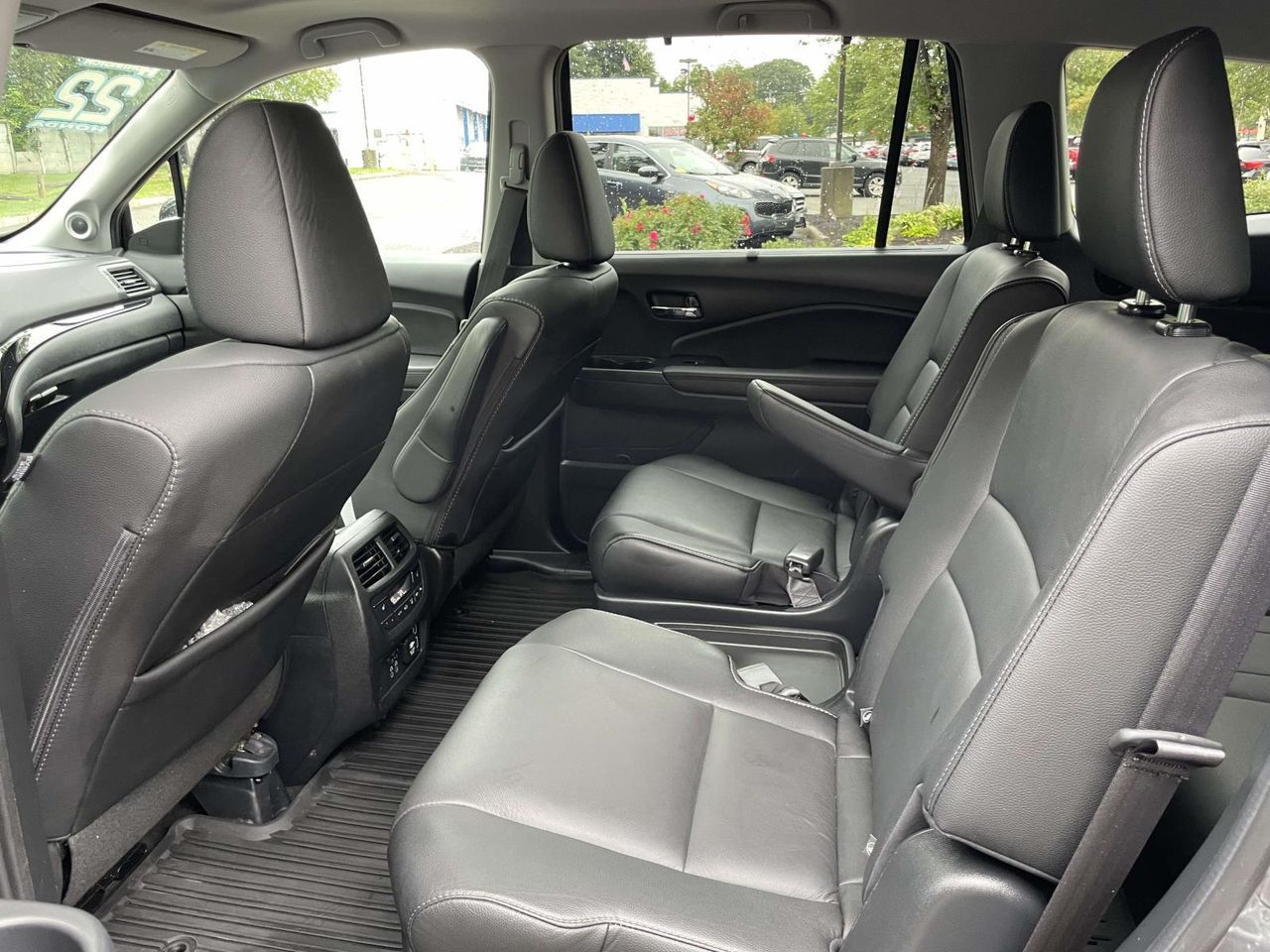 2022 Honda Pilot Touring photo 9