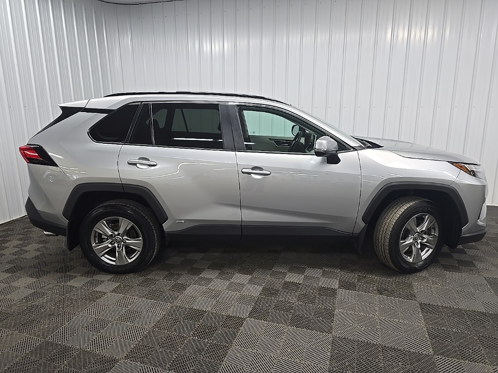 2024 Toyota RAV4 Hybrid XLE photo 2