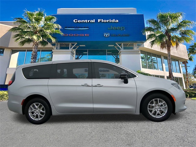 2026 Chrysler Voyager LX photo 3