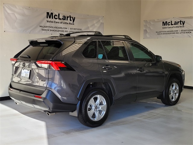 2021 Toyota RAV4 XLE photo 3