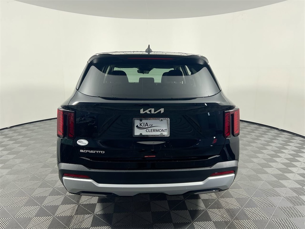 2026 Kia Sorento LX photo 4