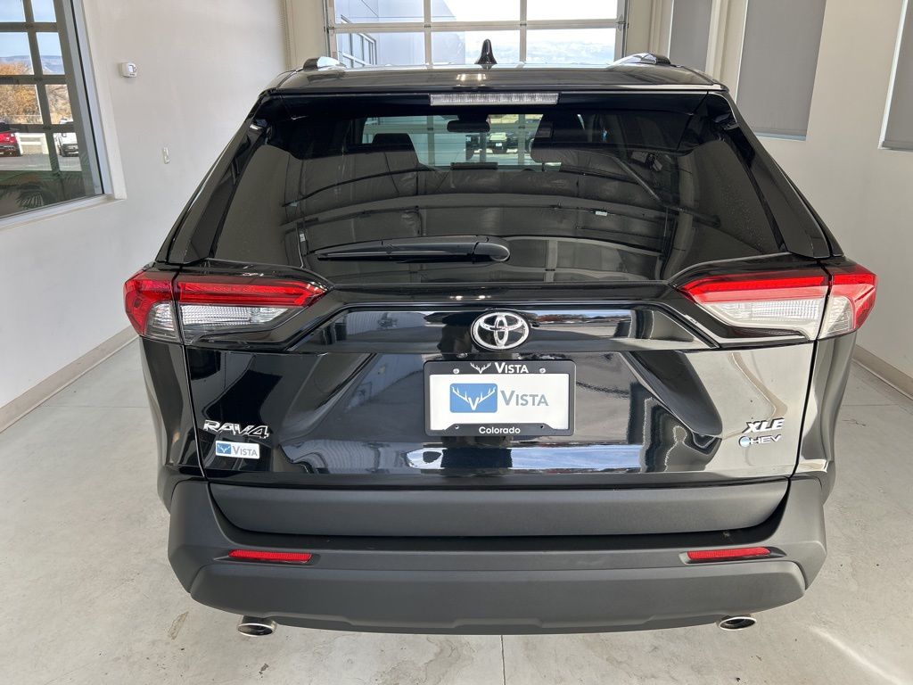 2025 Toyota RAV4 Hybrid XLE photo 3