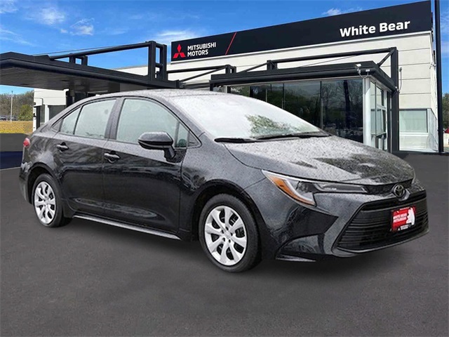 2024 Toyota Corolla LE's photo