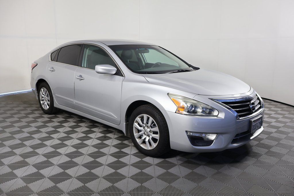 2015 Nissan Altima 2.5 S photo 2