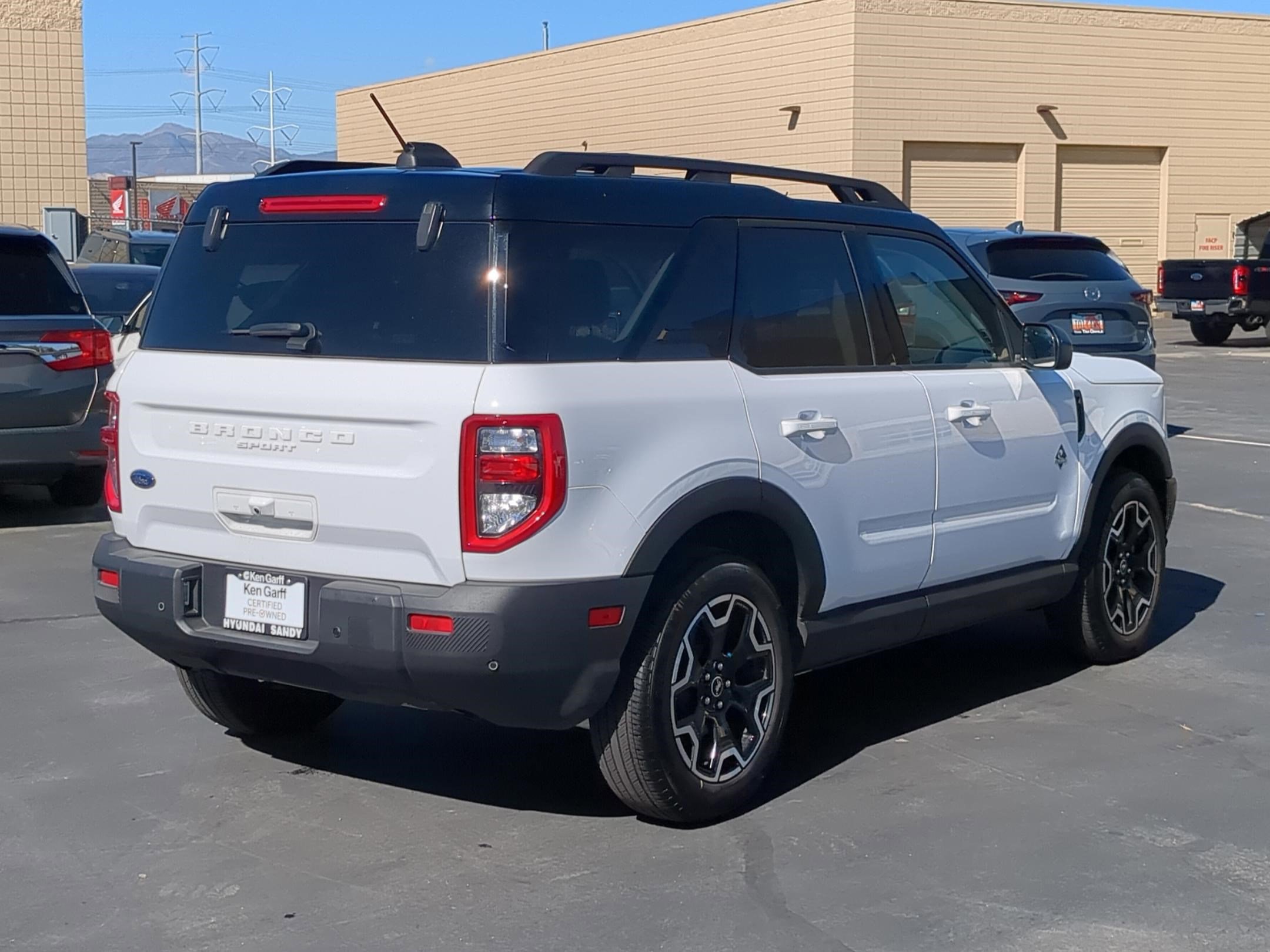 2025 Ford Bronco Sport Outer Banks photo 2