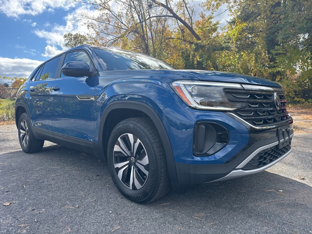 2025 Volkswagen Atlas Cross Sport SE photo 3