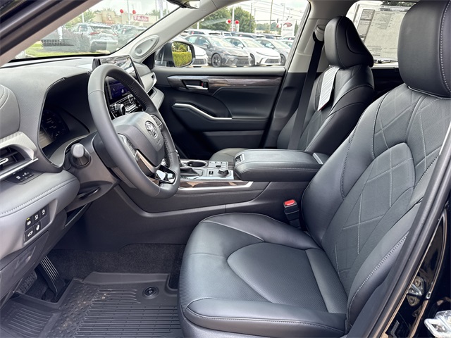 2025 Toyota Highlander Platinum photo 10