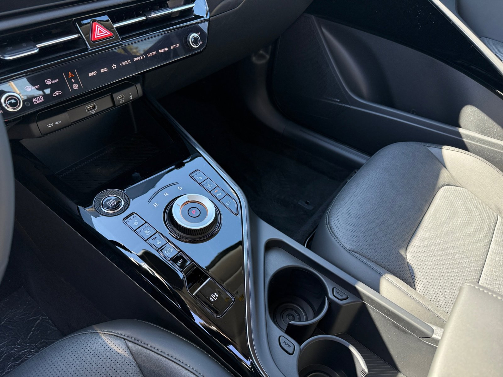 2025 Kia Niro Plug-In Hybrid SX Touring photo 13