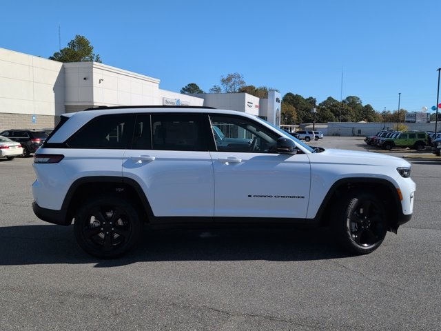 2025 Jeep Grand Cherokee Limited photo 2